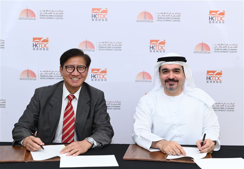 Abdulla Mohammed Al Awar, CEO of DIEDC, and Raymond Yip, deputy executive director of HKTDC, signed the agreement.