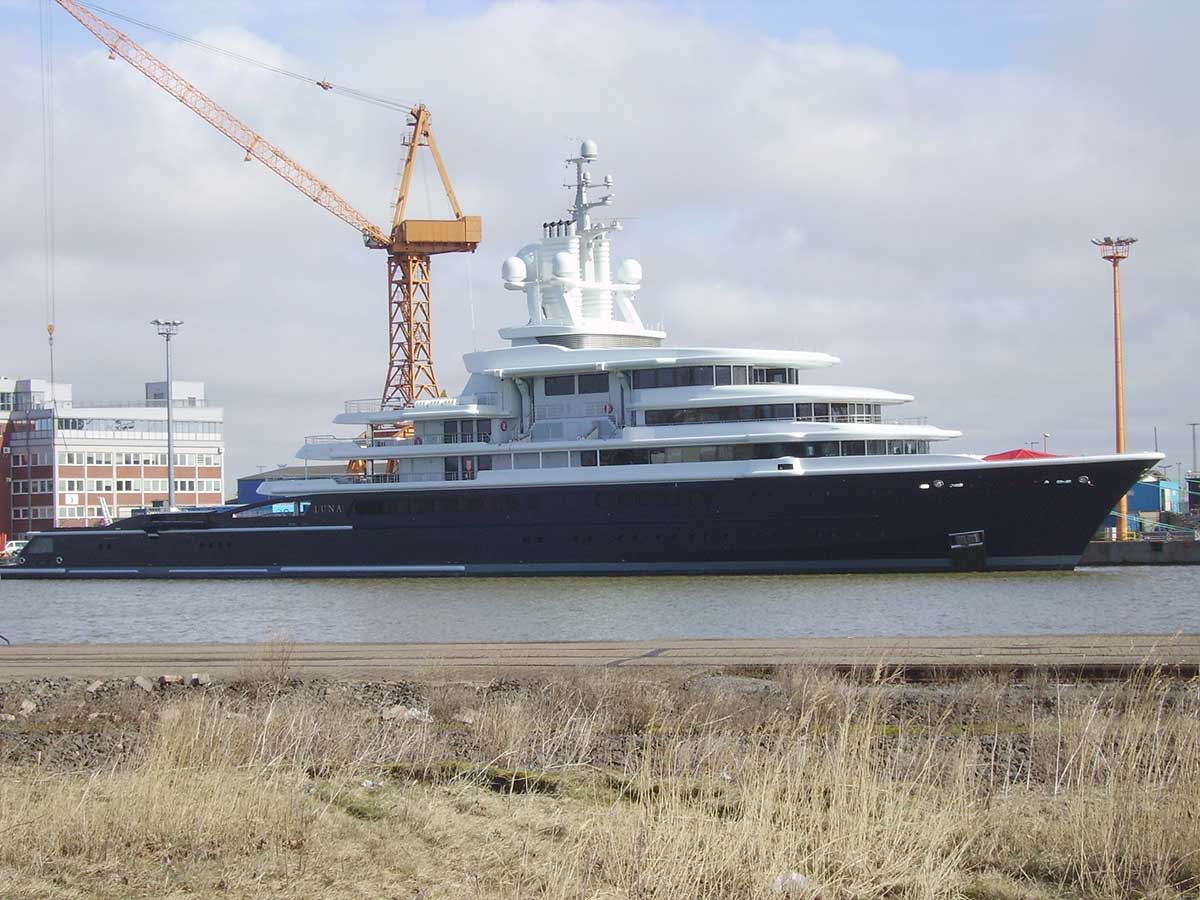 The 115-metre yacht Luna, which is owned by Akhmedov’s family trust