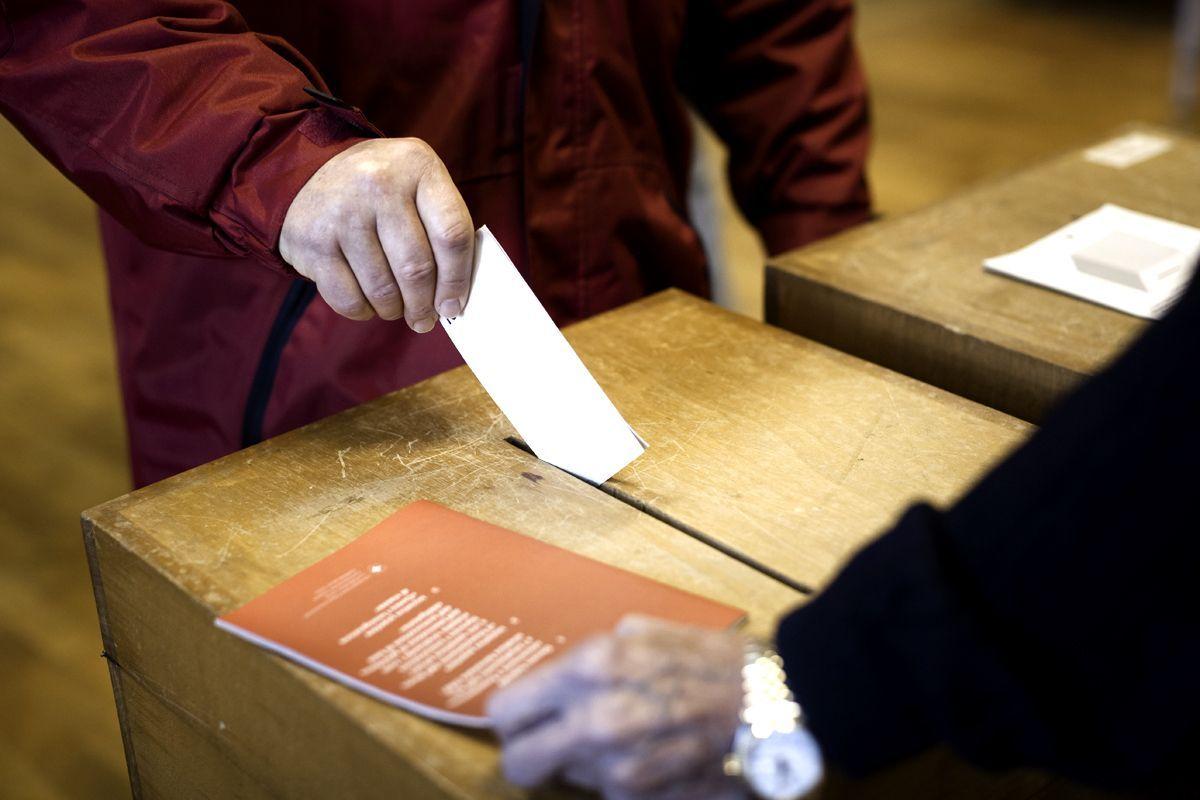 Switzerland votes for immigration cap - Arabian Business: Latest News ...