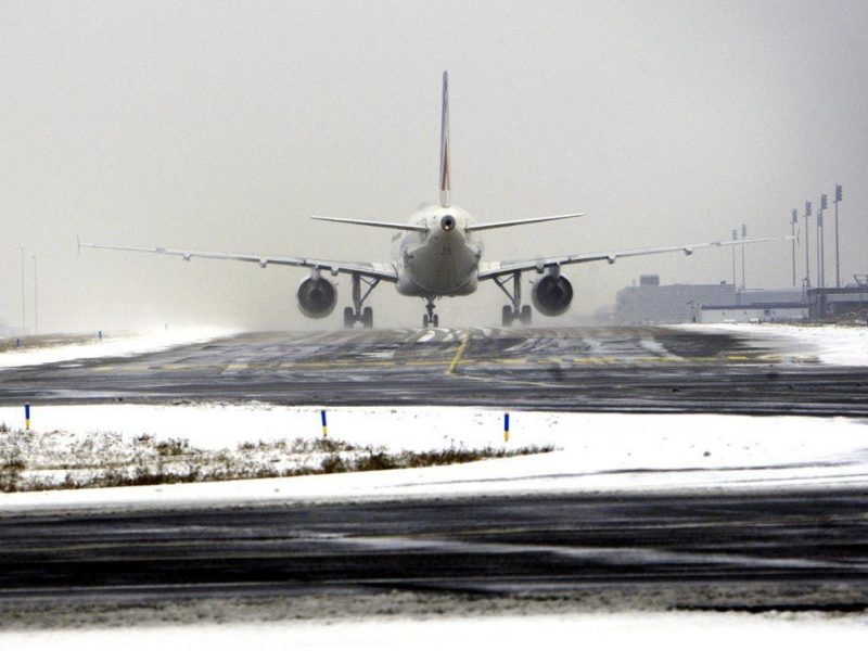 Heavy snowfall in the UK is causing misery for travellers as it was warned there would be severe disruption to all London airports. (Getty Images)