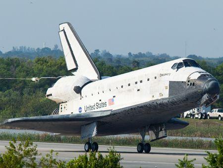 Space shuttle Discovery landing - Arabian Business: Latest News on the ...