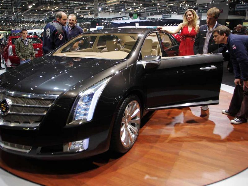 Visitors look at a Chevrolet XTS Hybrid Prototype Platinium at the carmakers booth at the Geneva Motor Show (AFP/Getty Images)