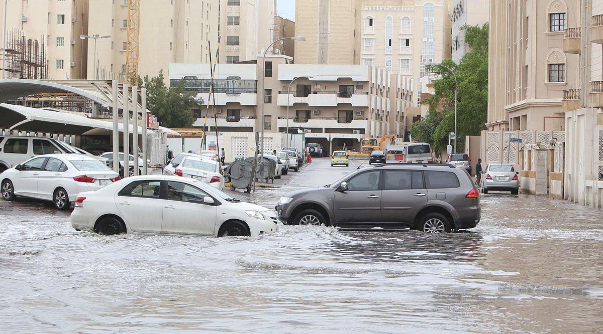 InPics: Heavy rain and flooding swamps cars and highways in Saudi ...