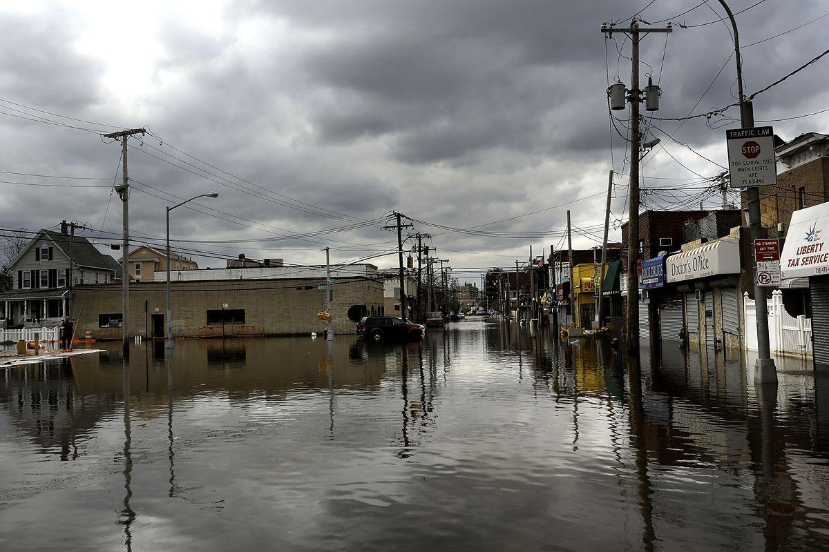 Superstorm Sandy: New York's Battery Park floods - Arabian Business