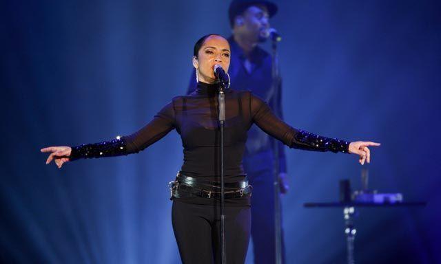 Soul icon Sade wows the crowds at Abu Dhabi's Yas Arena - Arabian ...