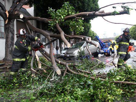 Storms batter California - Arabian Business