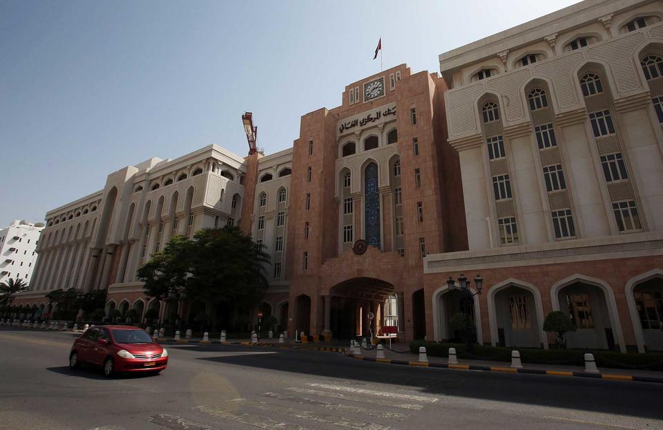 Oman cuts salaries of new civil servants by up to 23%