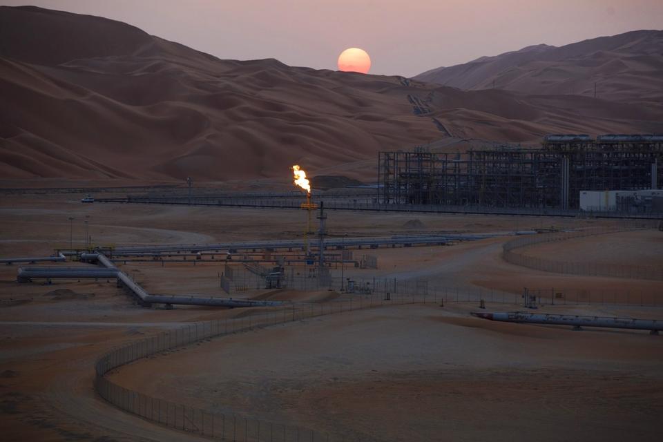 Saudi Arabia raises oil sales prices to Asia - Arabian Business: Latest ...