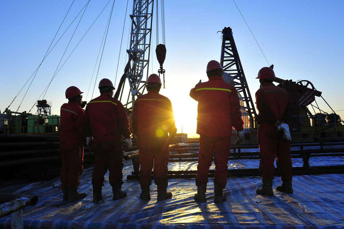 almost-half-of-middle-east-oil-and-gas-workers-are-considering-leaving