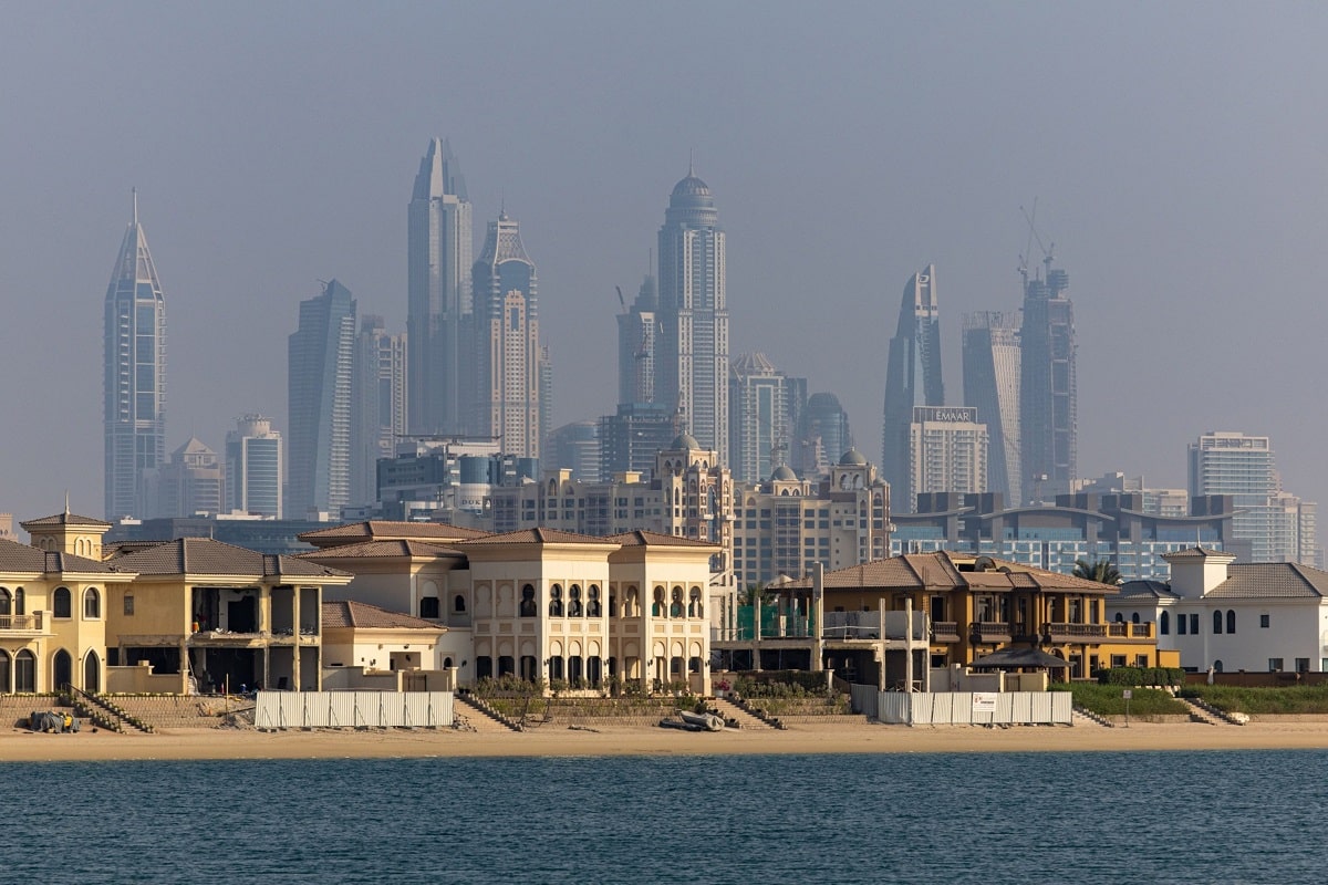 Dubai real estate rent or buy