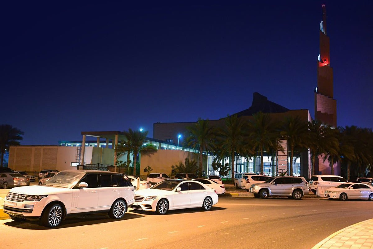 wrong parking in front of mosques abu dhabi