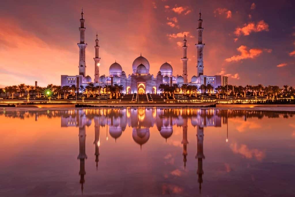 Abu Dhabi mosque receives 3.3m visitors in 2023 - Arabian Business ...