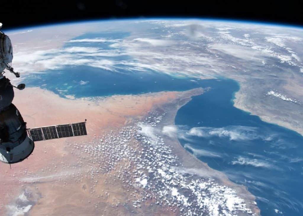 Sultan Al Neyadi shares picture of UAE and Oman from space - Arabian ...