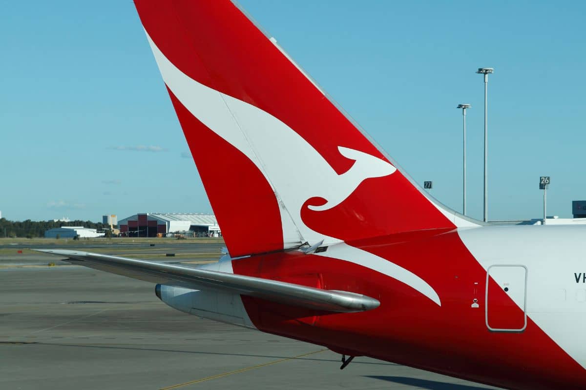 Australian Airline Qantas Allows Male Cabin Crew To Wear Makeup Arabian Business 
