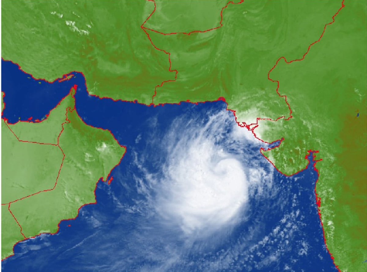 UAE Classifies Cyclone 155kmph Winds In Arabian Sea As Sultan Neyadi   Uae Cyclone 