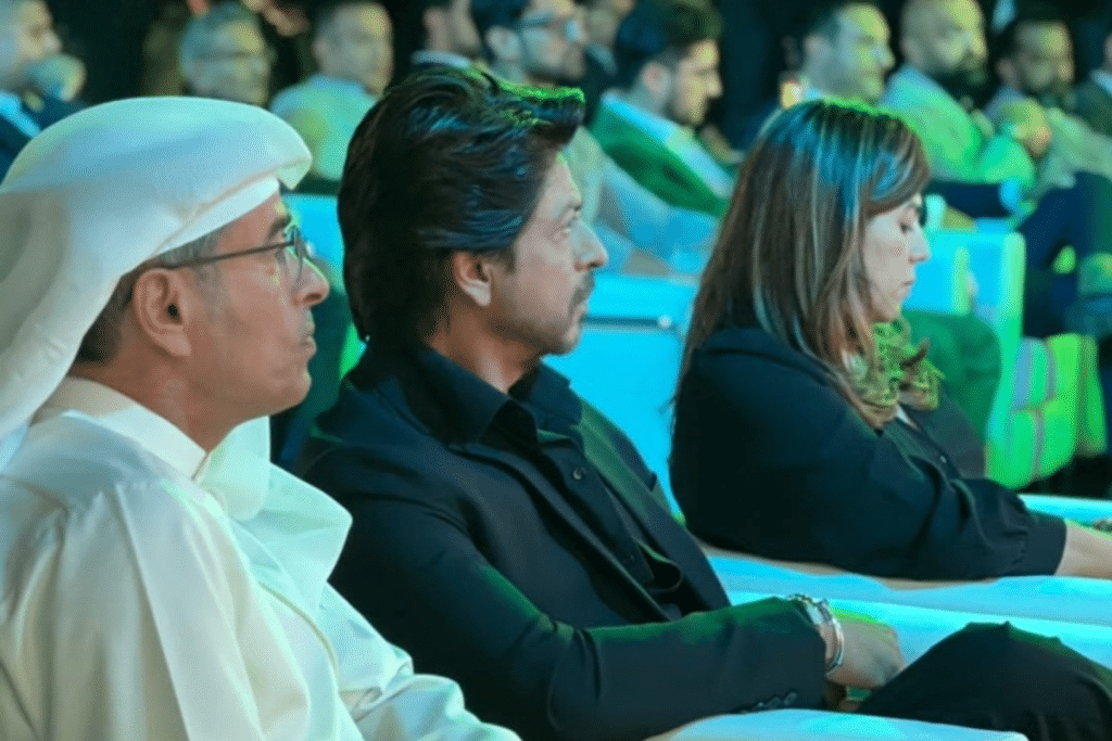 Shah Rukh Khan in Dubai with EMAAR's Mohamed Alabbar