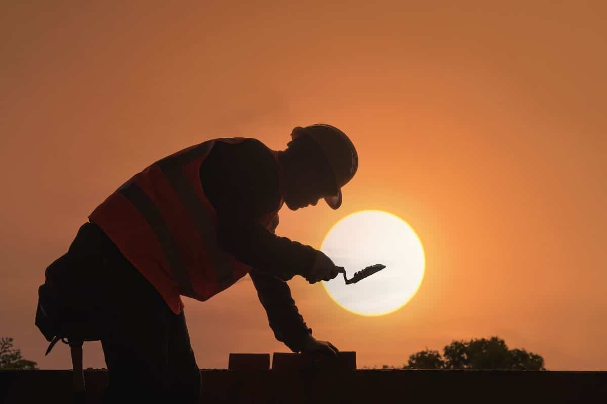 uae midday work ban