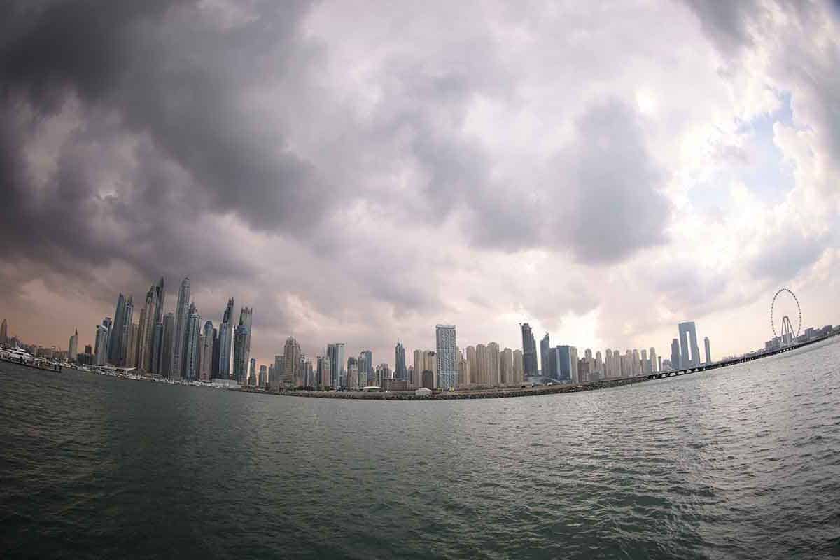 UAE weather updates conditions temperatures alerts thunder cloudy