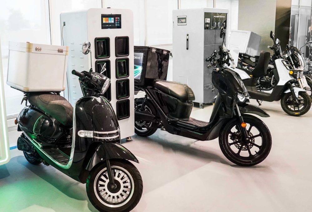 Dubai unveils plan to shift delivery drivers to electric bikes ...