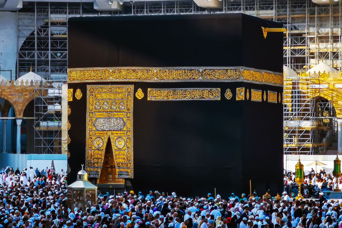 Saudi Arabia begins Hajj 2024 registrations Arabian Business