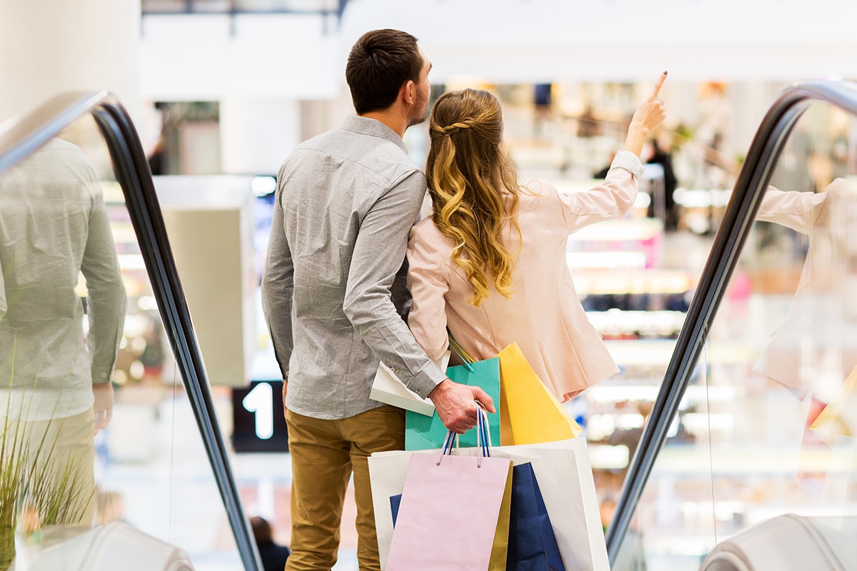 UAE Shoppers Splurge on FMCG and Tech in Q2 2024