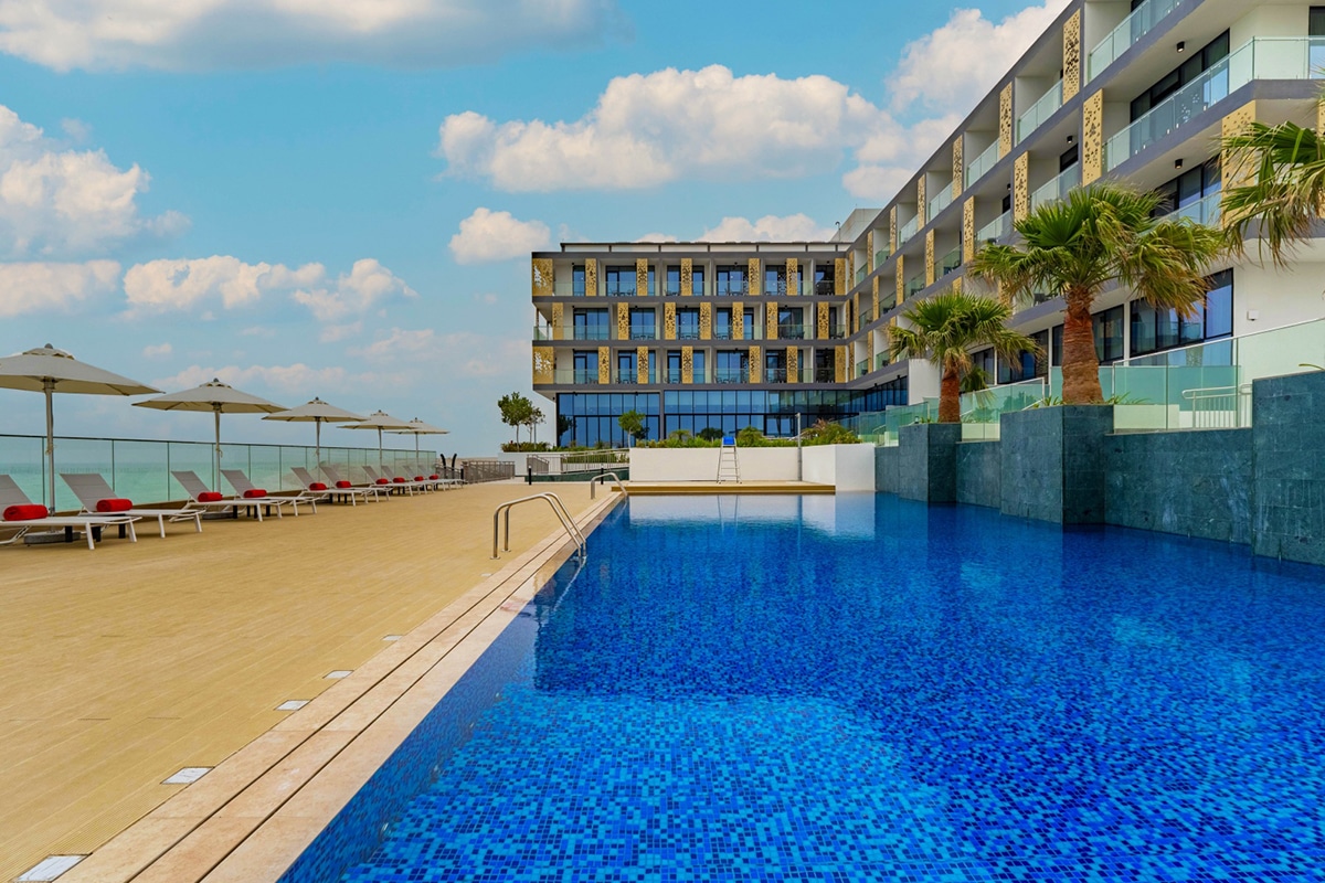 Edge by Rotana, Beach Bay Hotel – Mirfa