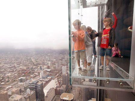 Sears Tower unveils glass ledge on 103rd floor - Arabianbusiness