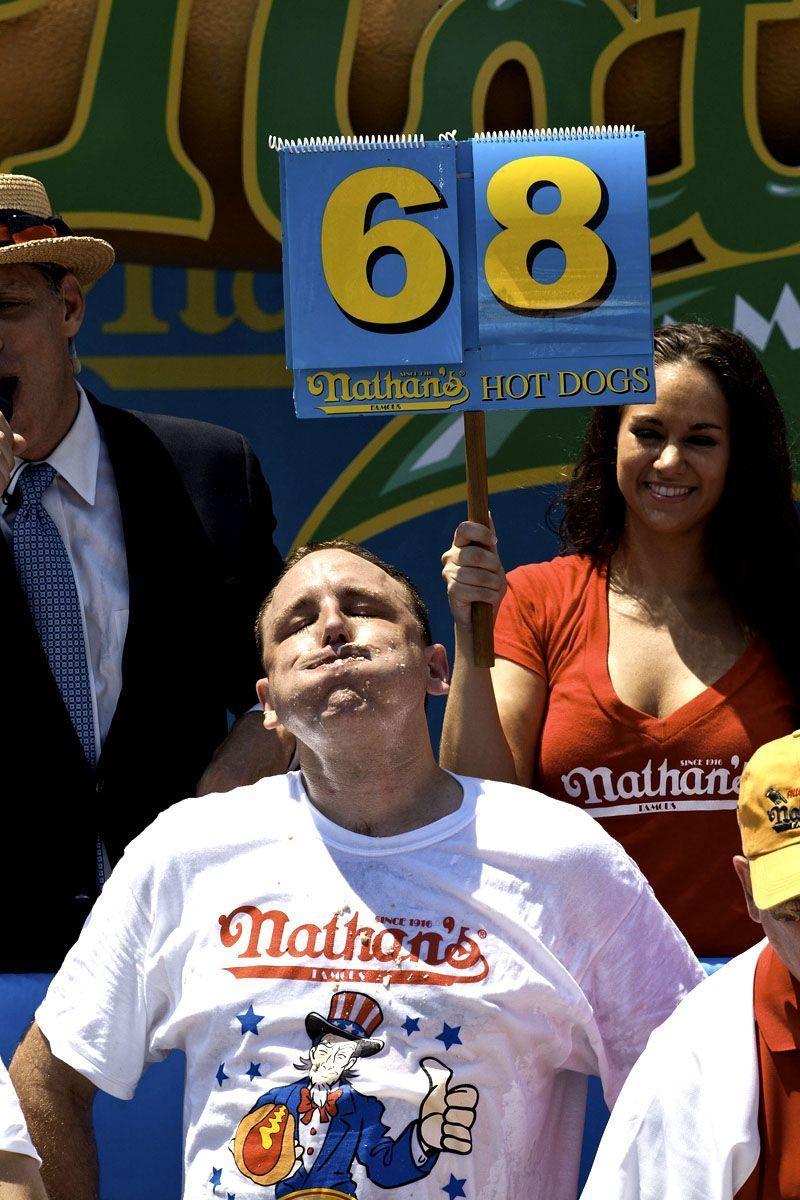 Competitors Vie For Ultimate Prize At Hot Dog Eating Contest Arabianbusiness