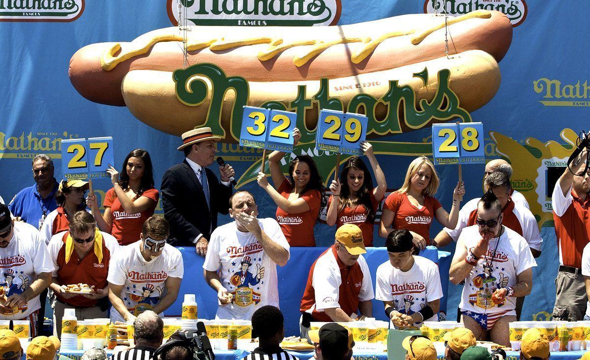 Competitors Vie For Ultimate Prize At Hot Dog Eating Contest Arabianbusiness