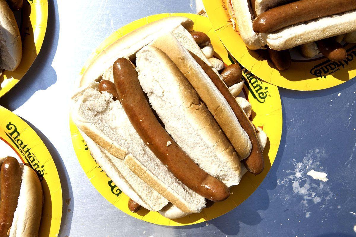 Competitors Vie For Ultimate Prize At Hot Dog Eating Contest Arabianbusiness