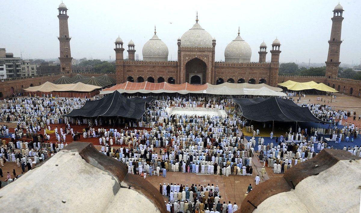 Eid AlFitr celebrated in Pakistan Arabianbusiness