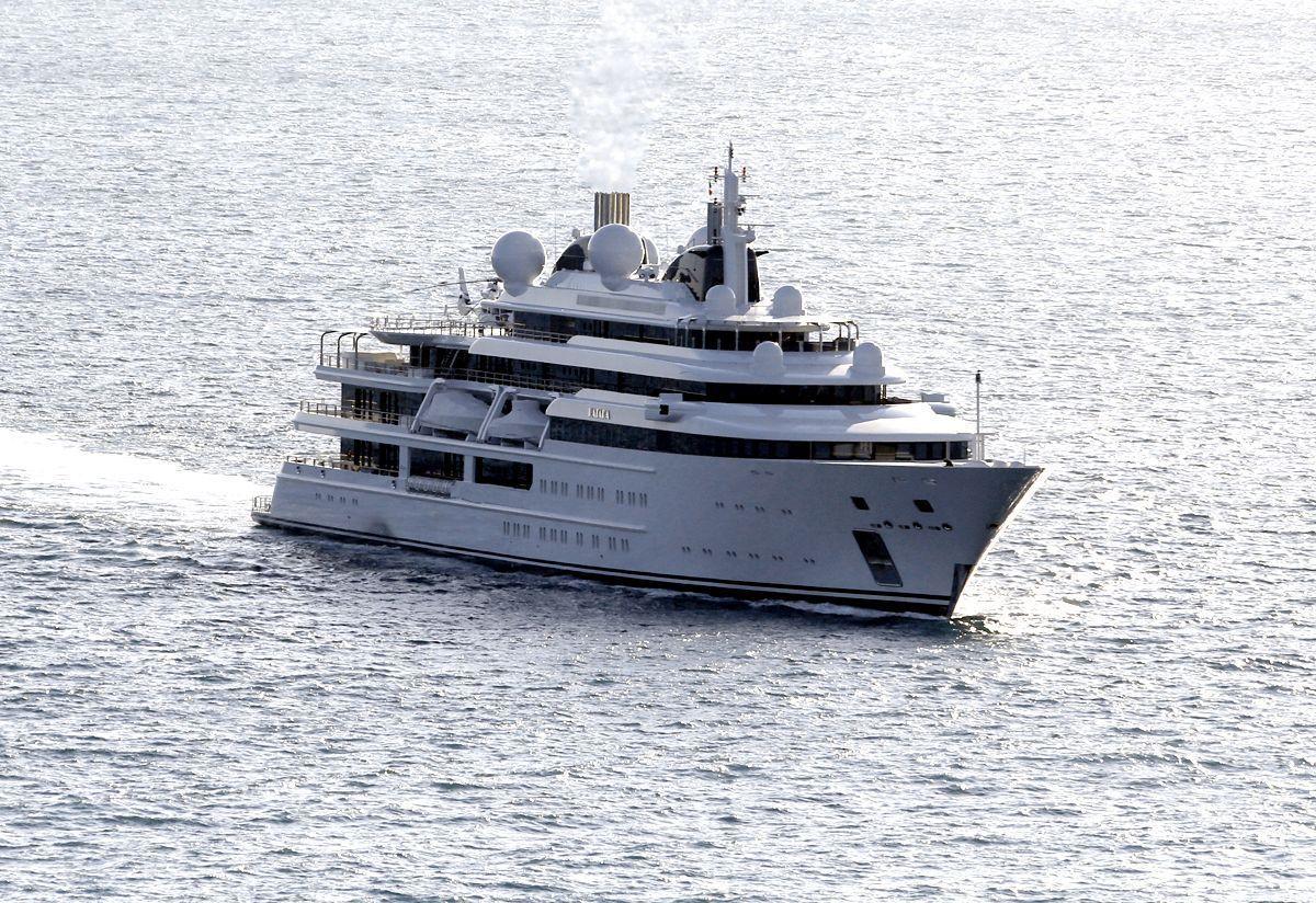 world's largest superyacht azzam