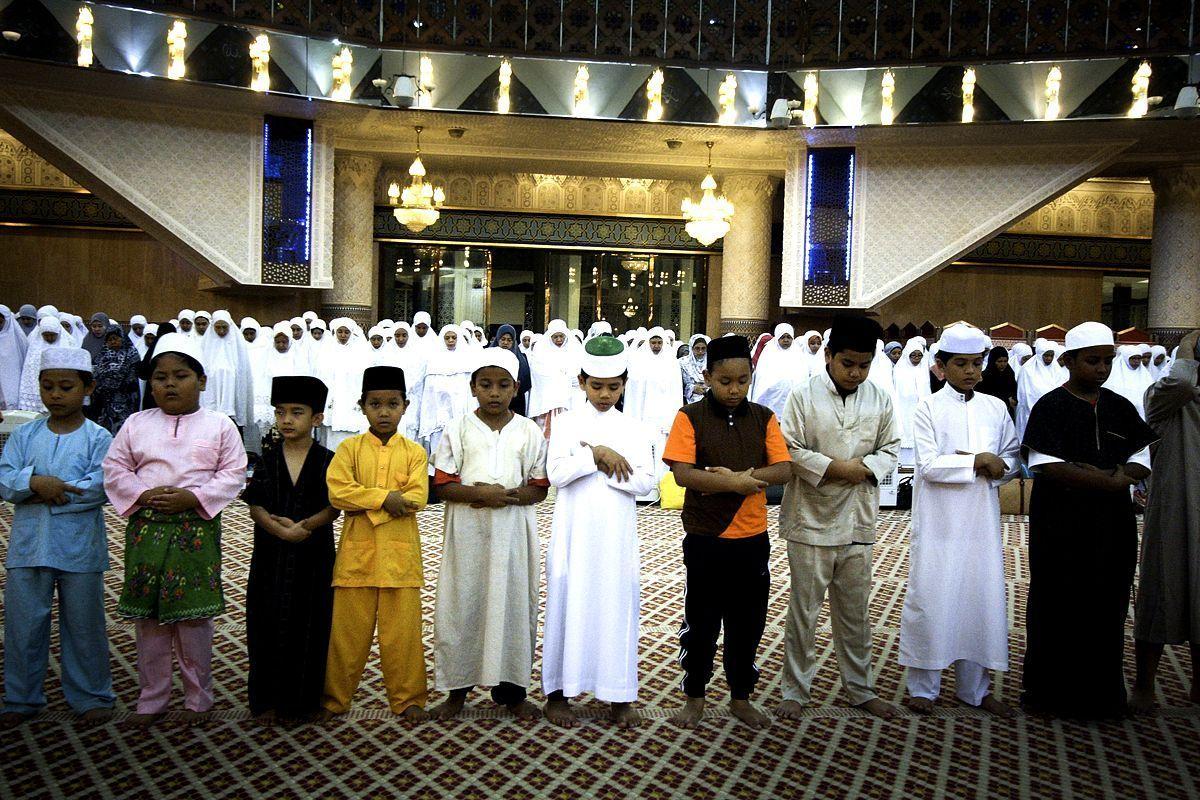 Malaysian Muslims celebrate Ramadan Arabianbusiness