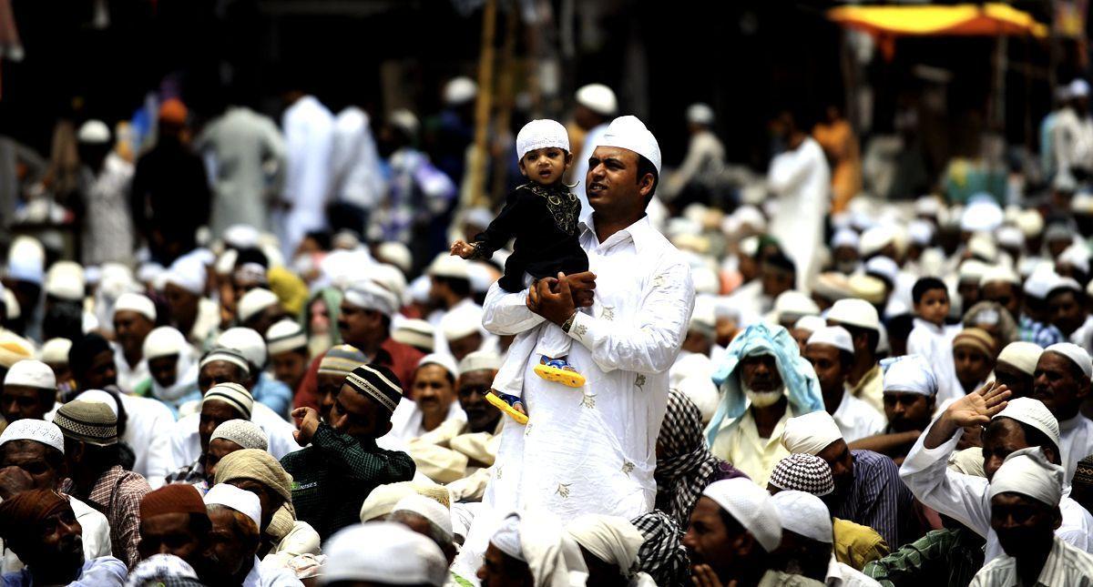 Muslims Pray On Final Friday In Ramadan Arabianbusiness 0906