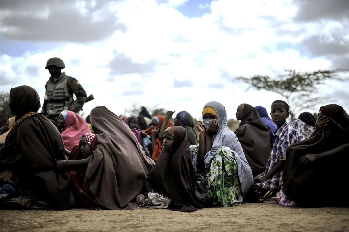 Somalia Conflict Triggers Displacement Crisis - Politics & Economics ...