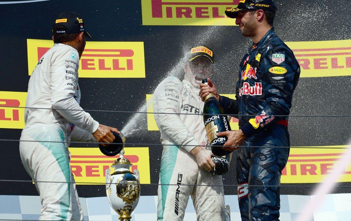 In Pictures: Lewis Hamilton Wins F1 Hungary Grand Prix - Arabianbusiness