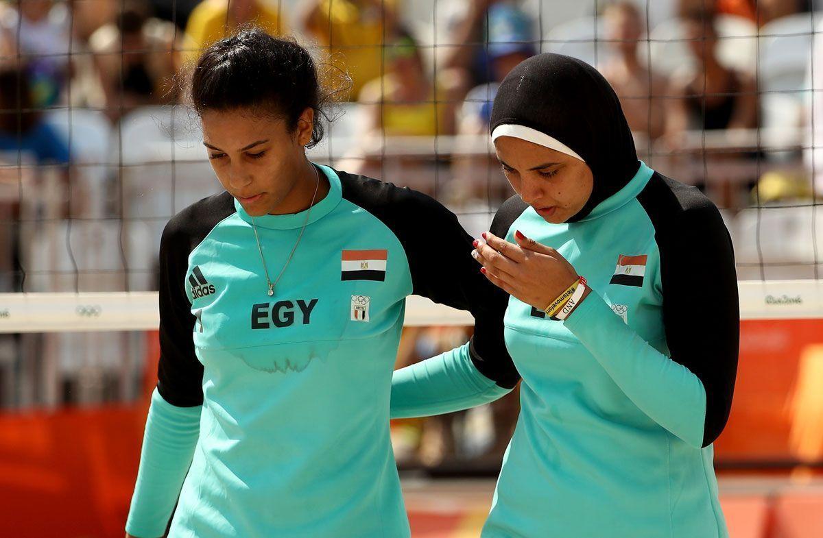 Egypt beach volleyball player in hijab gets Brazilian support