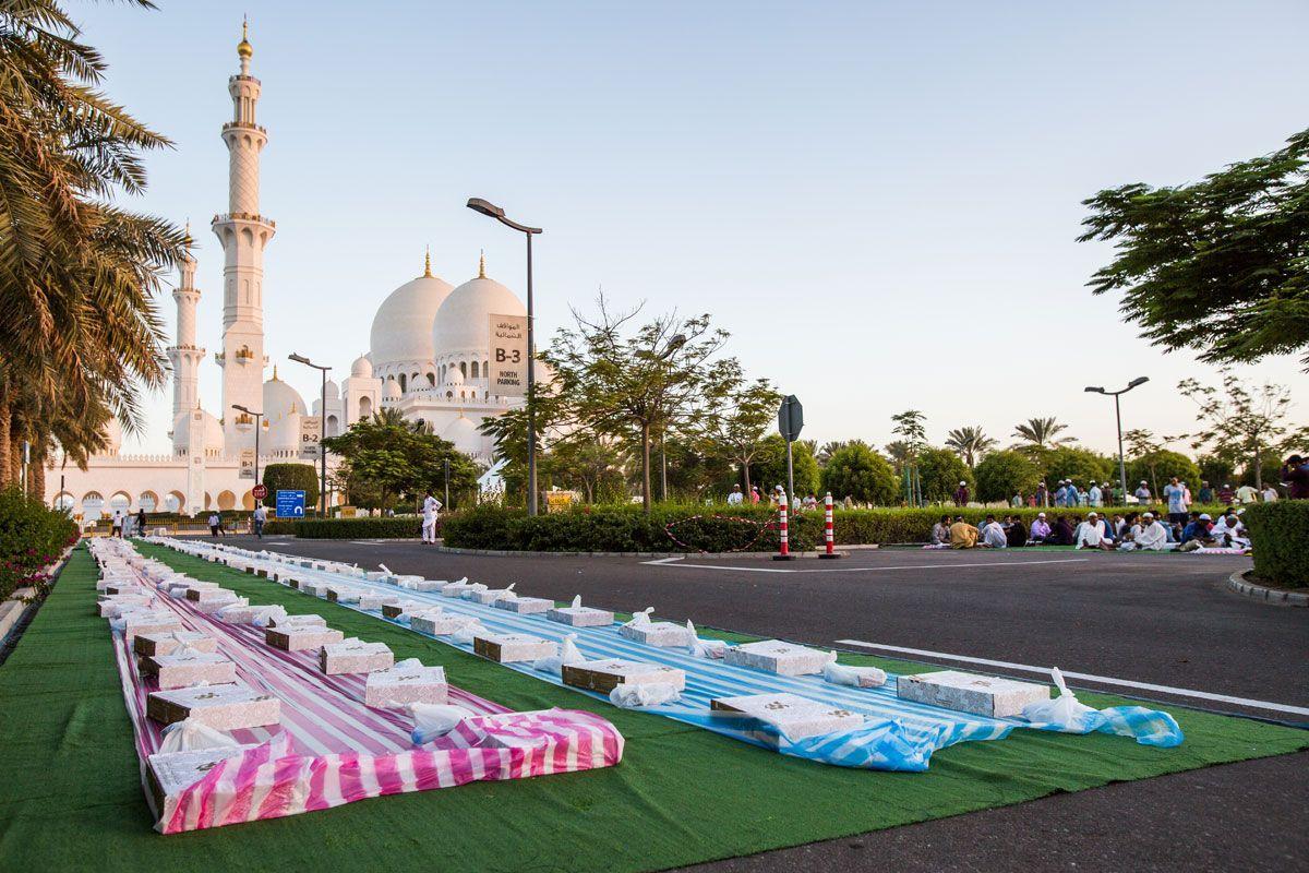 In Pictures: Muslims Gather In Abu Dhabi's Sheikh Zayed Grand Mosque ...