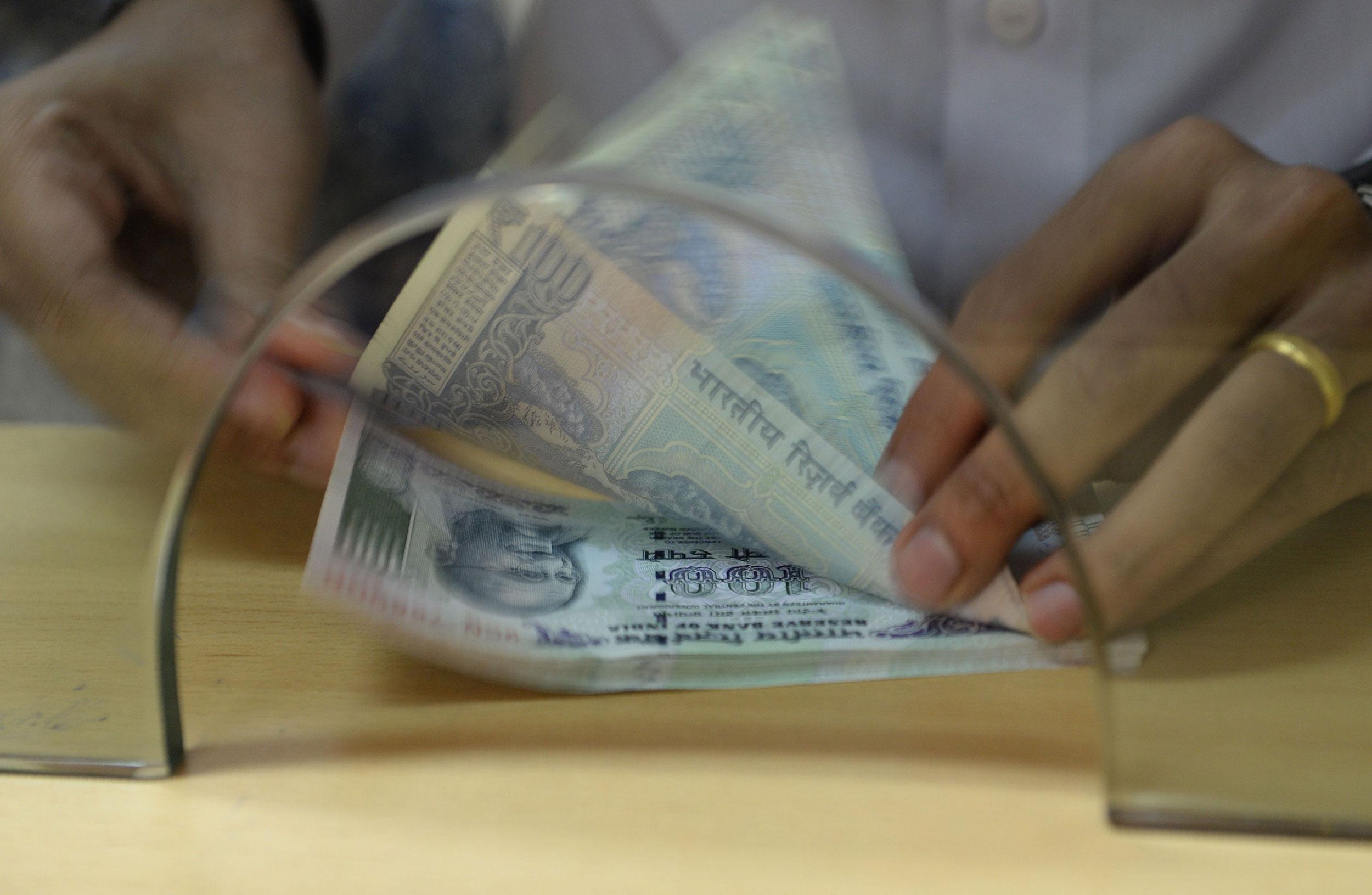 indian-rupee-may-hit-rs18-vs-aed-1-by-year-end-analysts-arabianbusiness