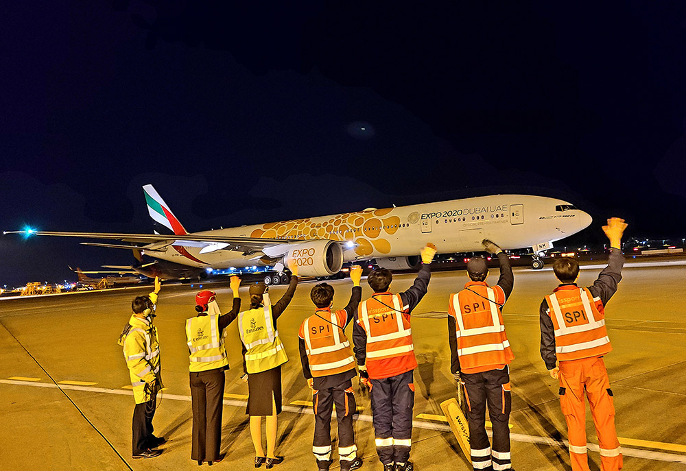 in-pictures-emirates-ground-staff-bid-farewell-to-last-operating